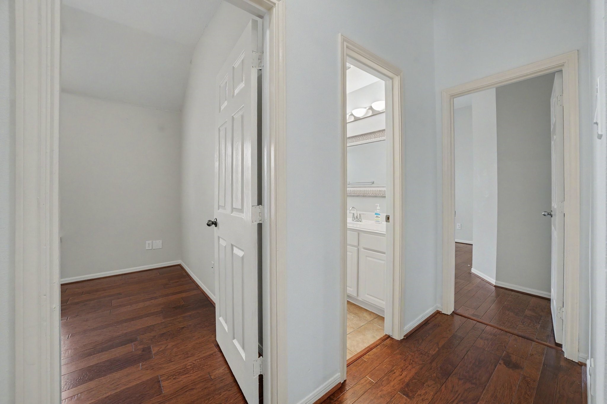 2503 Falcon Knoll Lane Property Photo 23