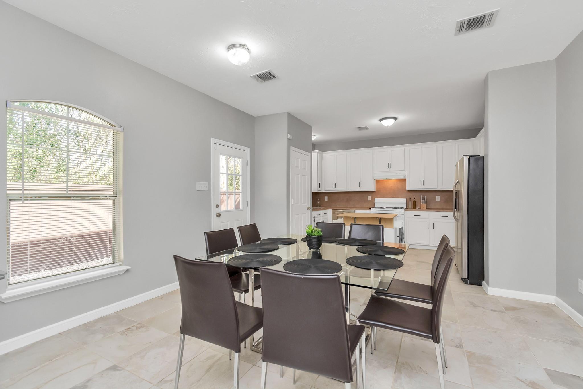 5822 Santa Bernadetta Property Photo 3