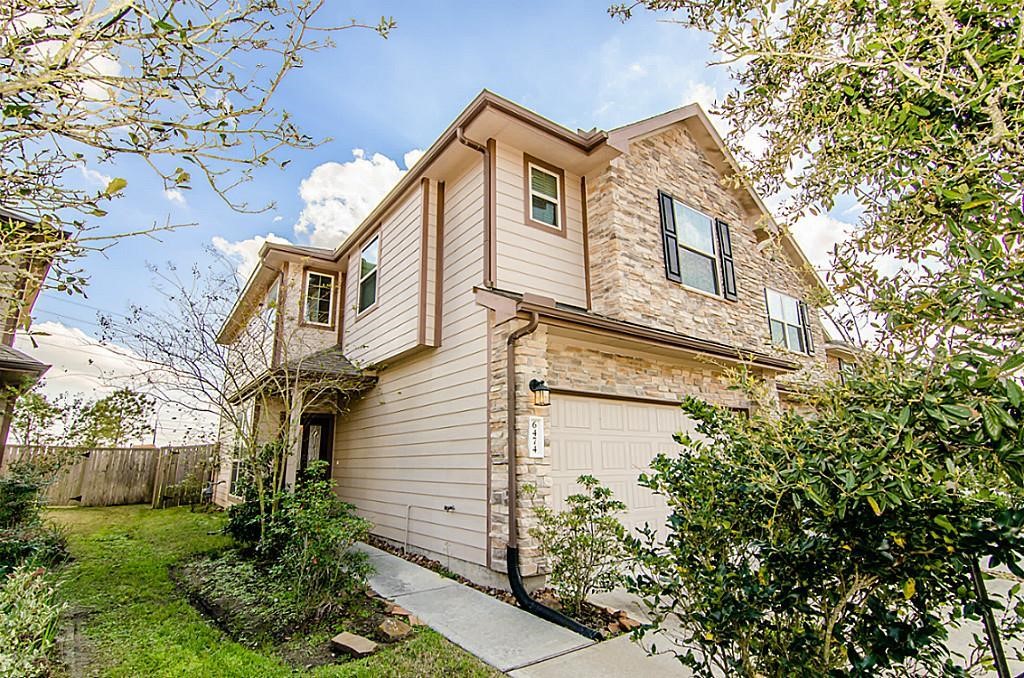 6474 Calgary Woods Lane Property Photo 1