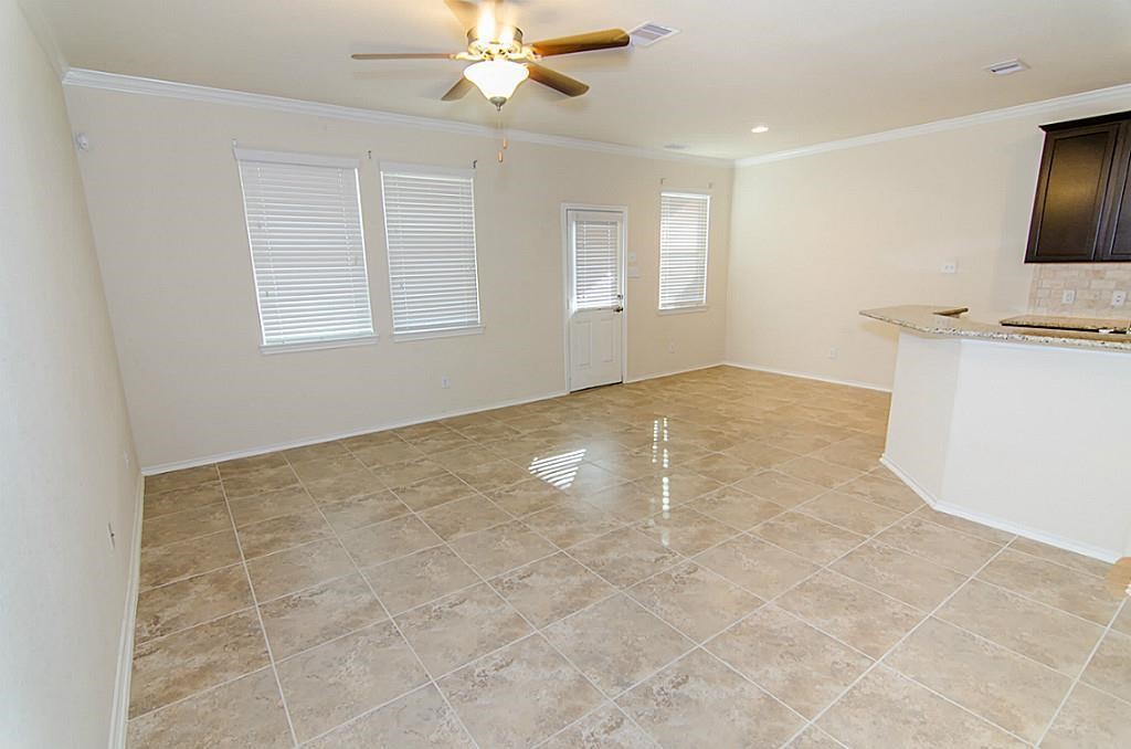 6474 Calgary Woods Lane Property Photo 3