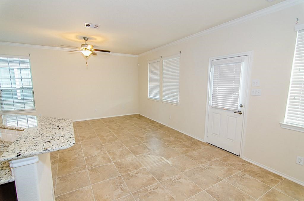6474 Calgary Woods Lane Property Photo 5