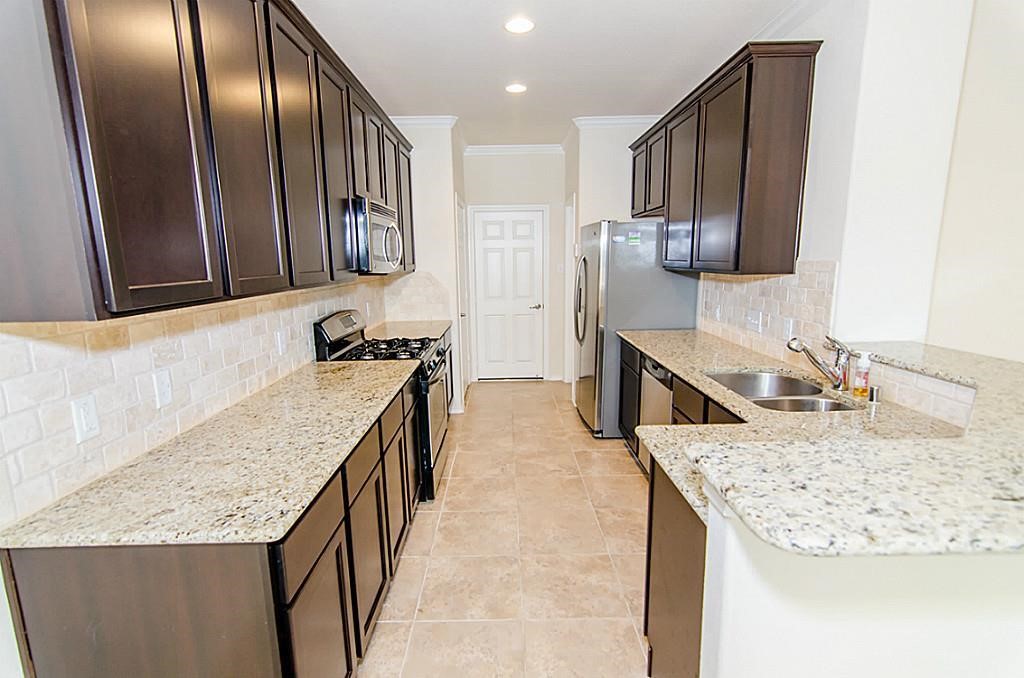 6474 Calgary Woods Lane Property Photo 6