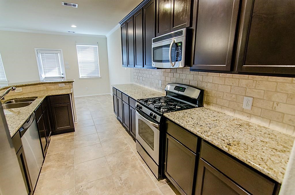 6474 Calgary Woods Lane Property Photo 7