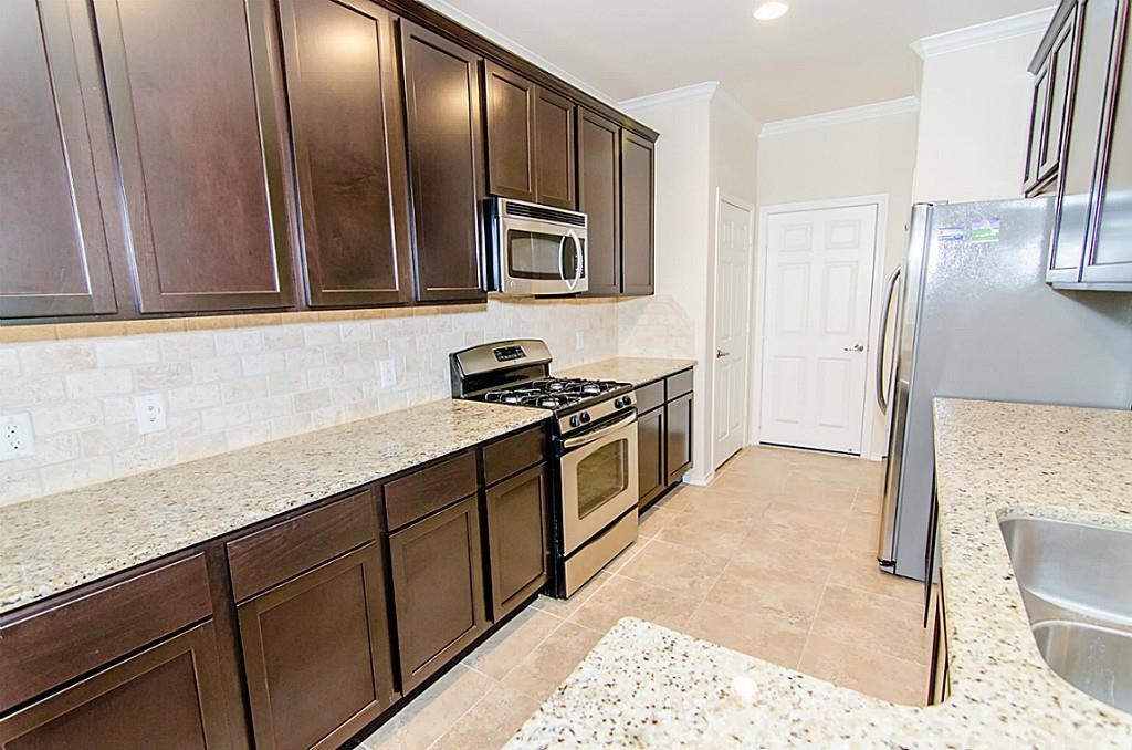 6474 Calgary Woods Lane Property Photo 8