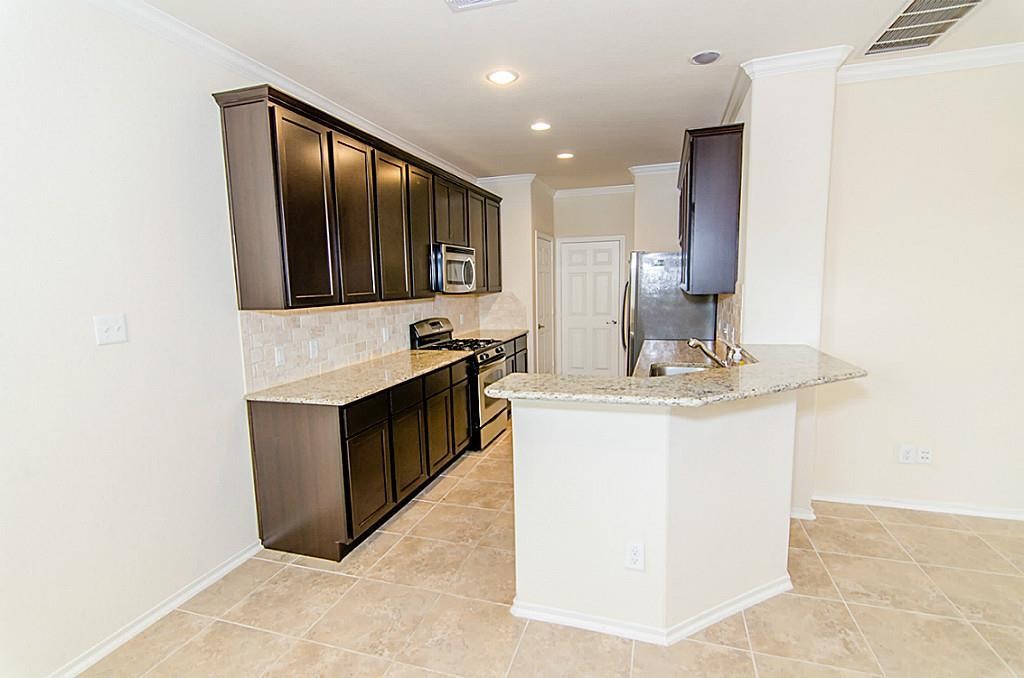 6474 Calgary Woods Lane Property Photo 9