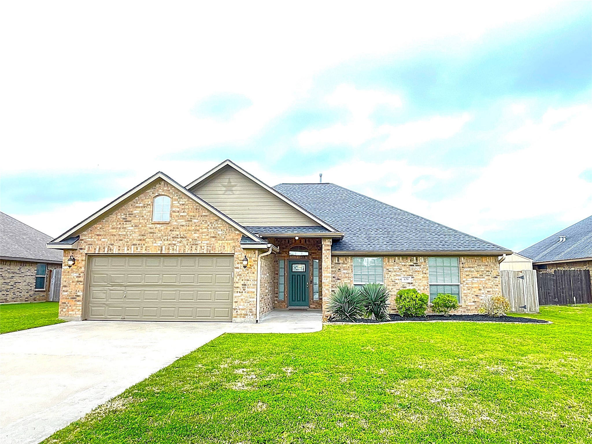 109 Goldfinch Court Property Photo