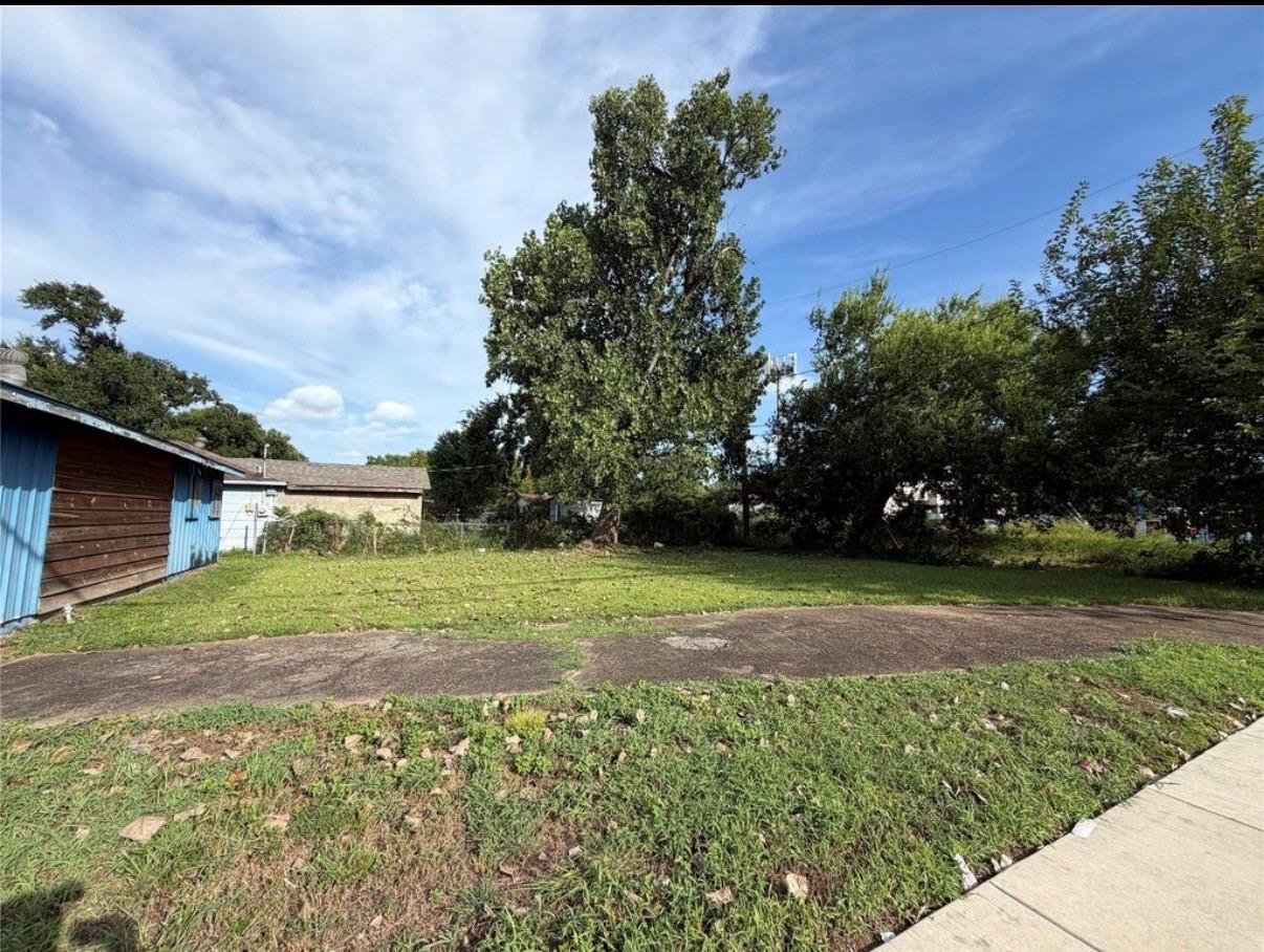 3902 Alberta Street Property Photo 4