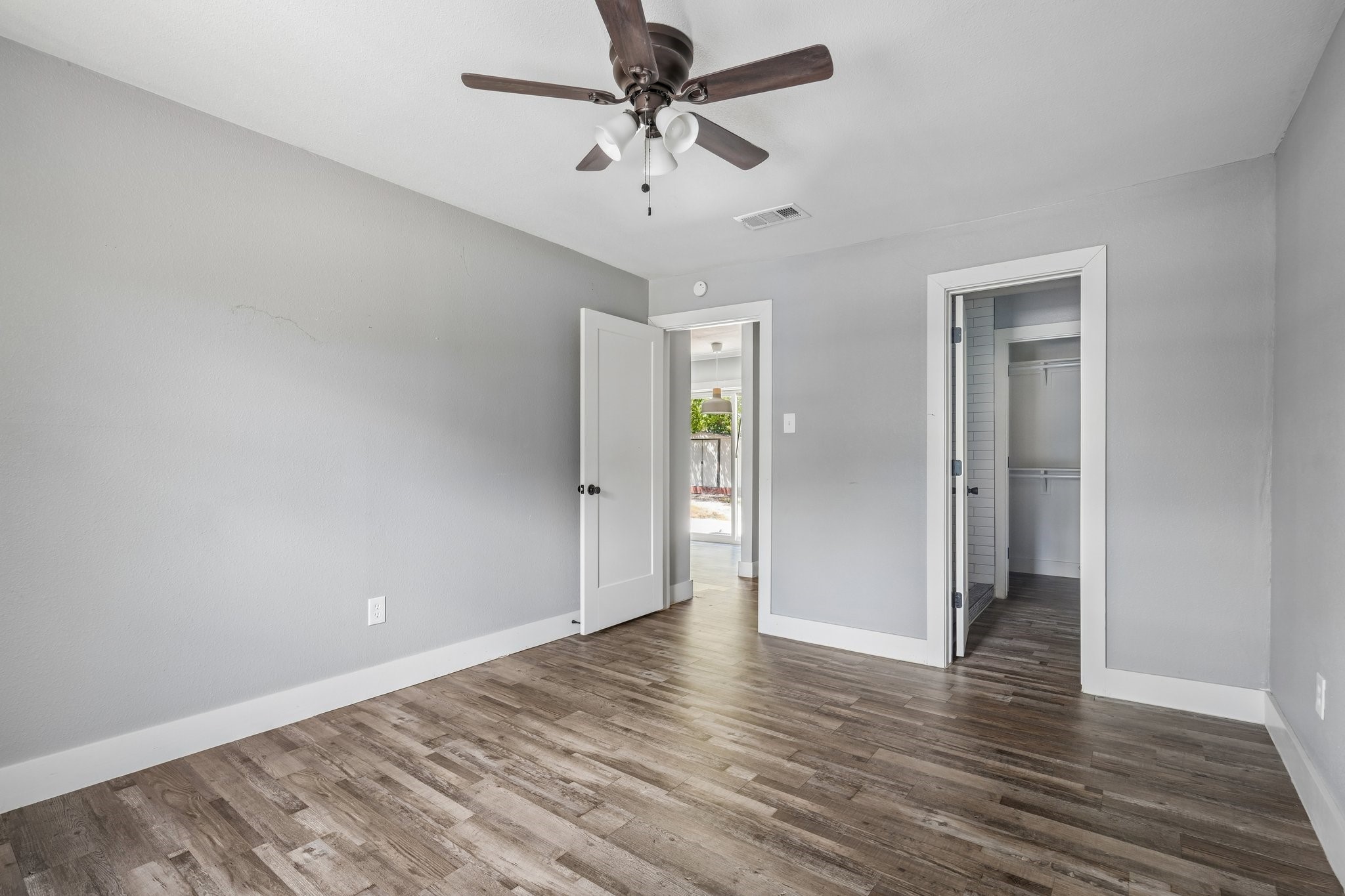 4507 Hyde Park Drive Property Photo 4