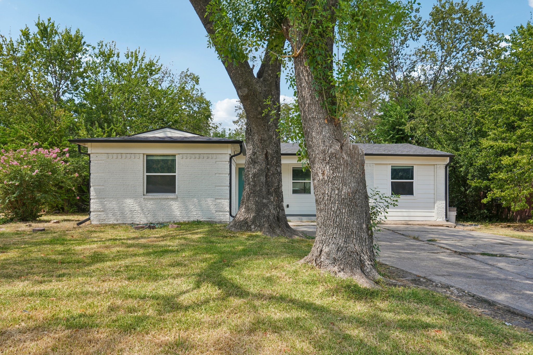 4507 Hyde Park Drive Property Photo 7