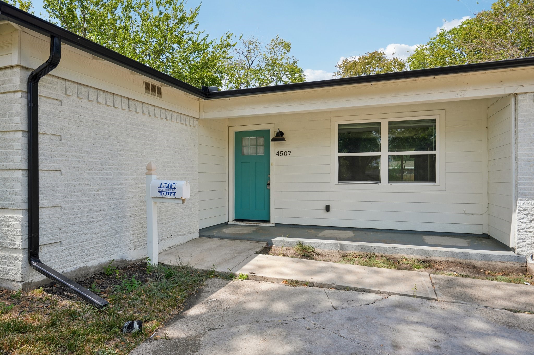 4507 Hyde Park Drive Property Photo 9