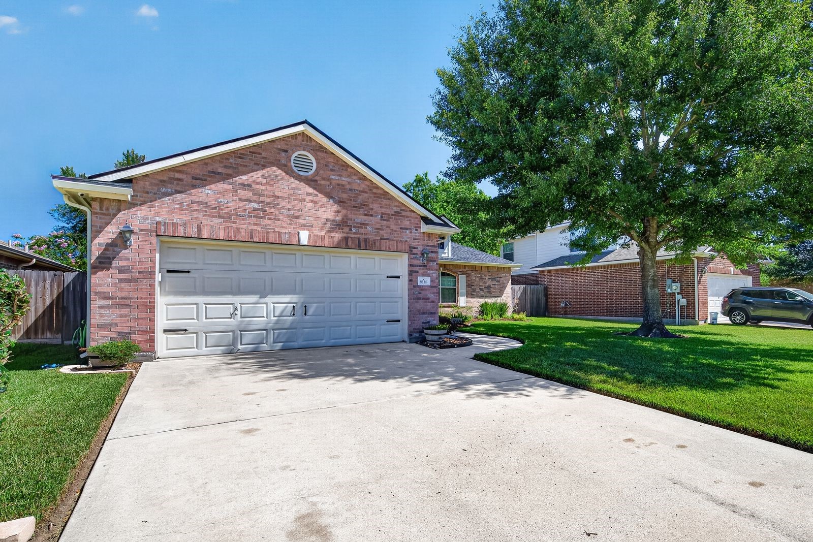 6118 N Fawnlake Drive Property Photo 3