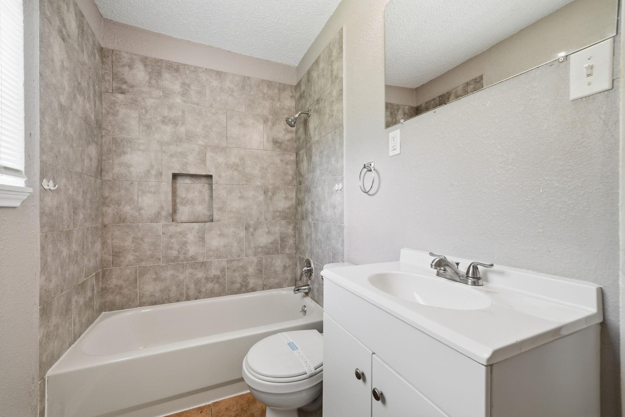 8146 Panay Drive, Houston Tx 77033 Property Photo 23