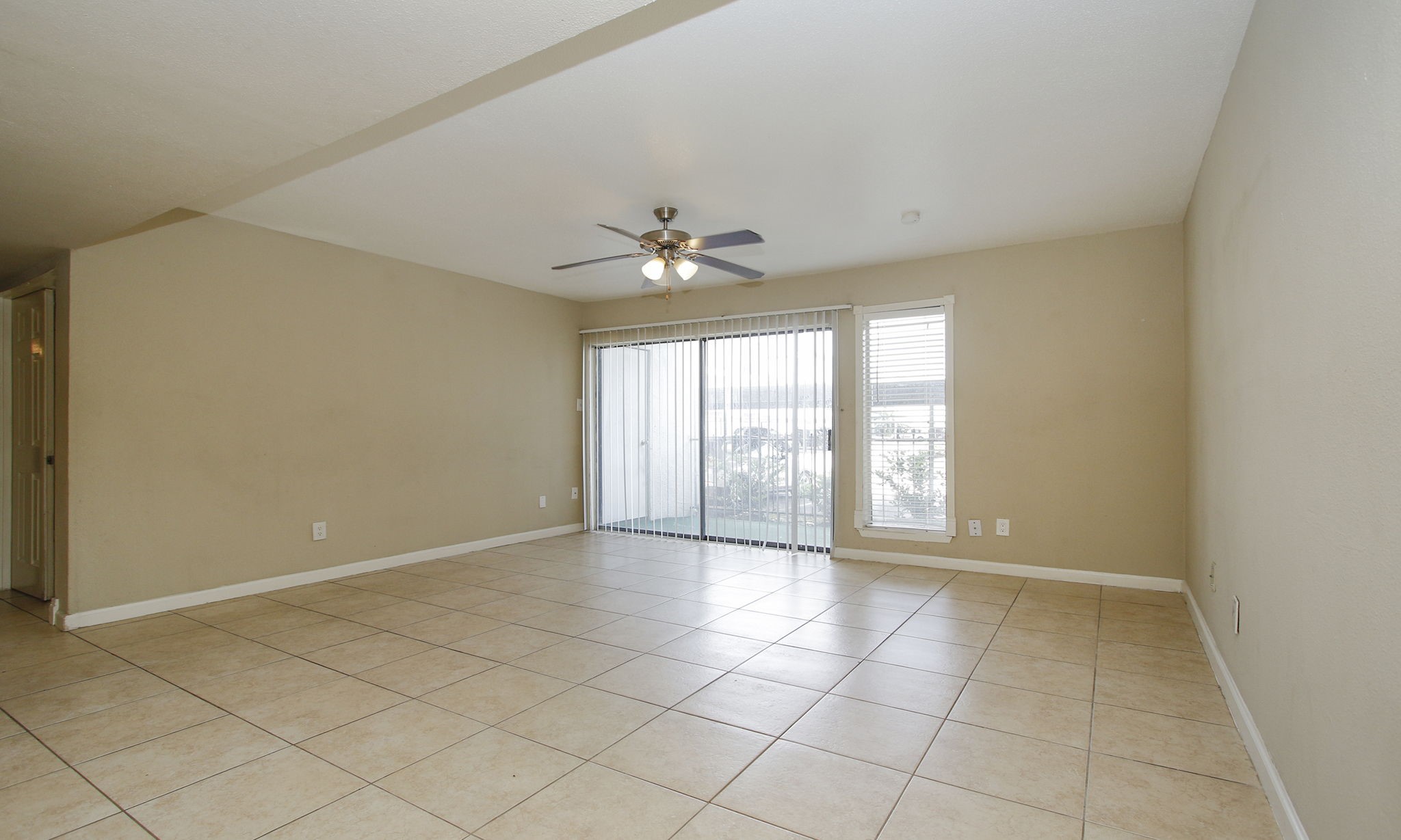2822 S Bartell Drive 6 Property Photo 7