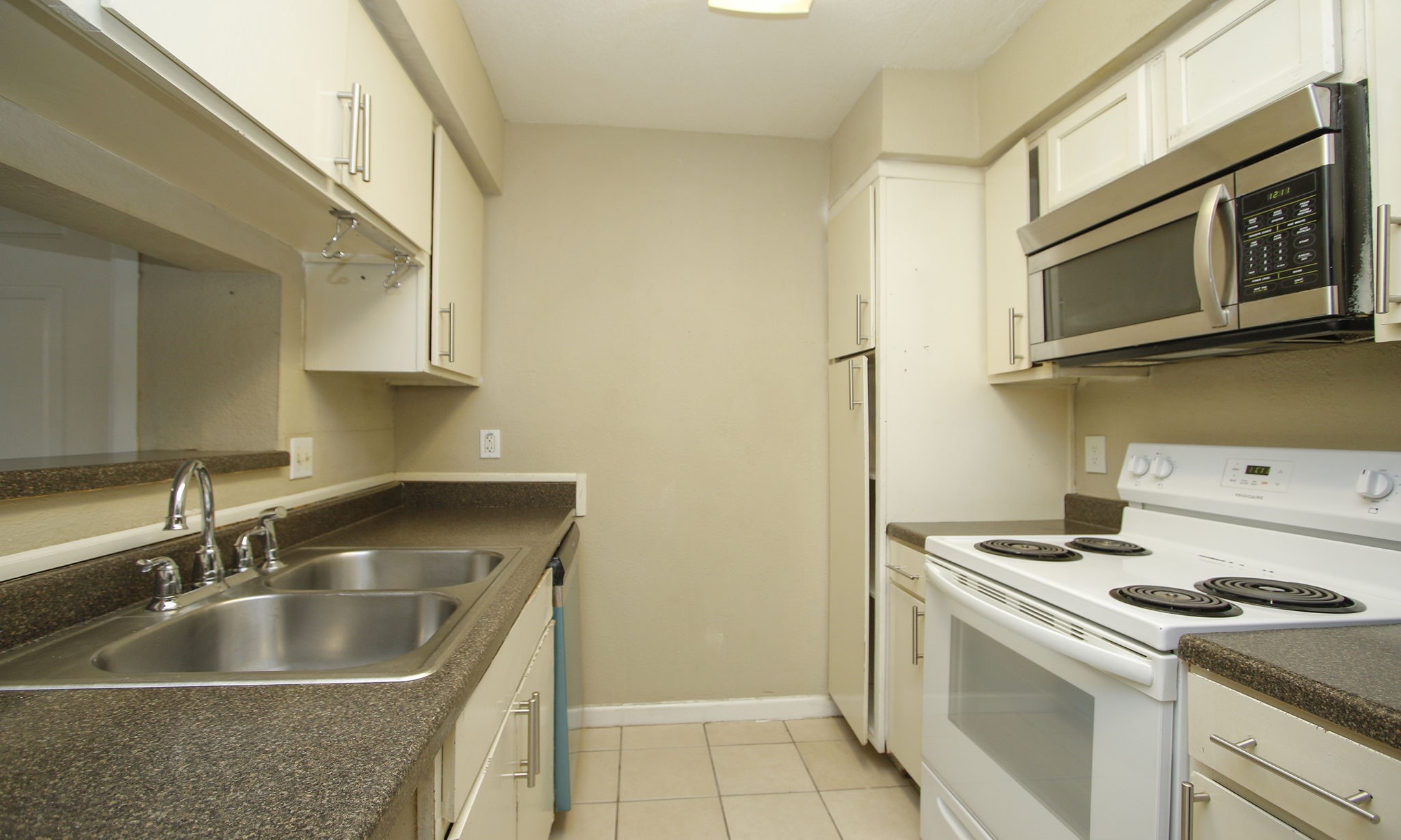 2822 S Bartell Drive 6 Property Photo 9