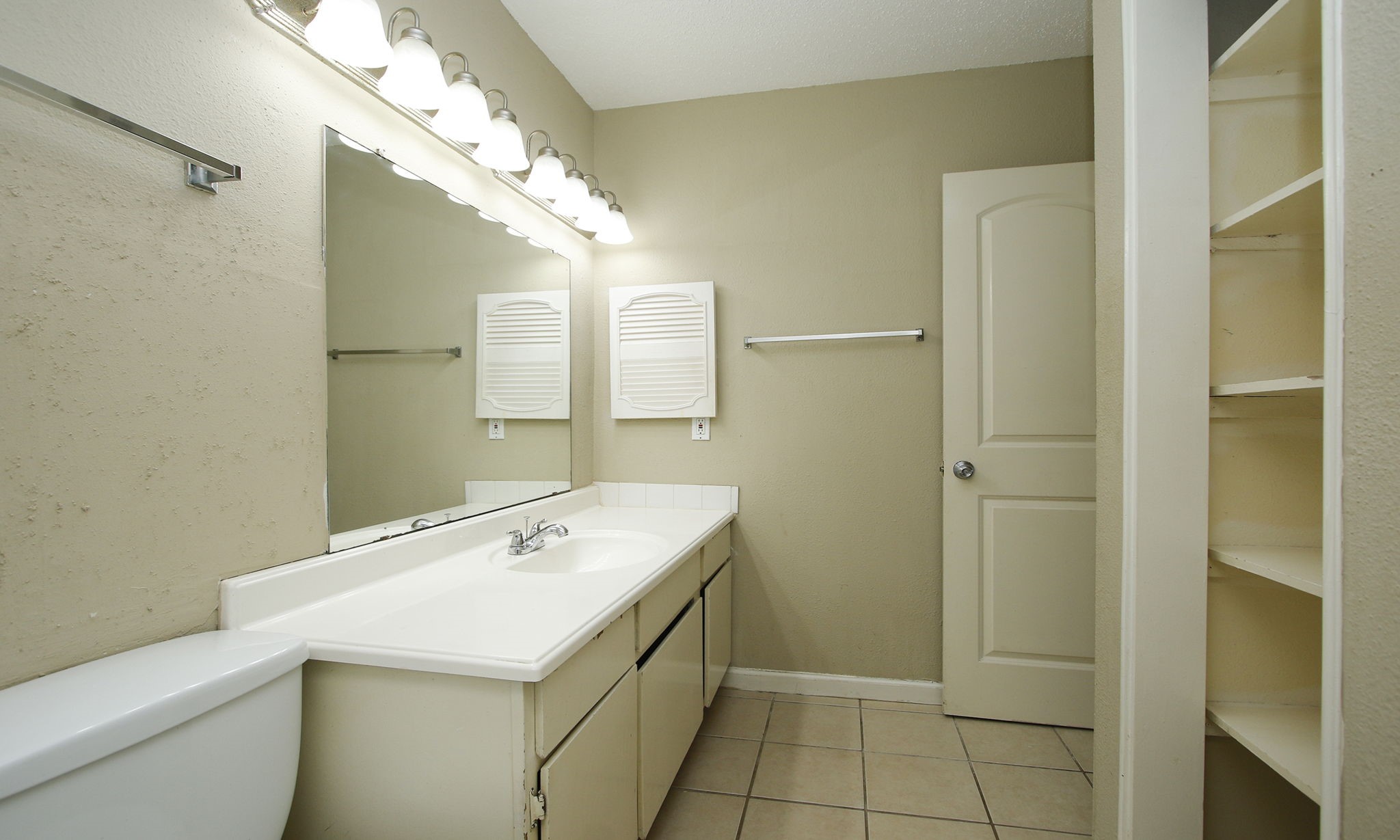 2822 S Bartell Drive 6 Property Photo 23