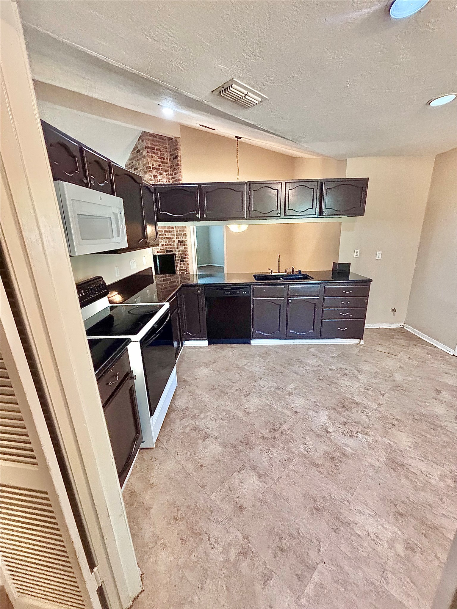 6234 Brookgate Drive Property Photo 6