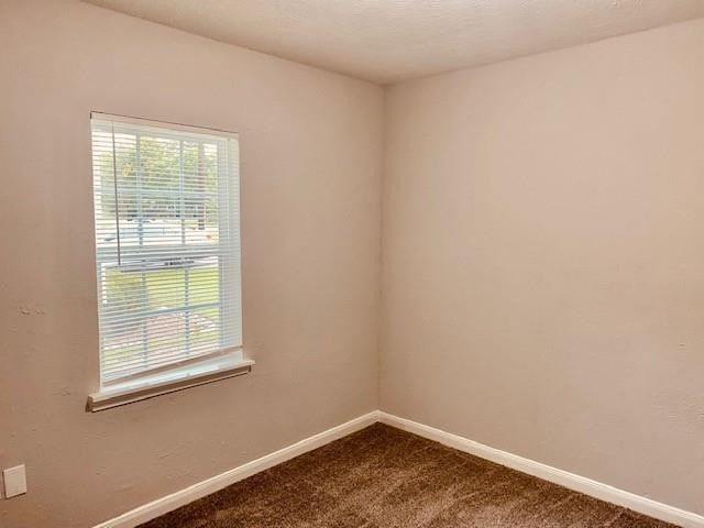 942 Oakstone Street Property Photo 5