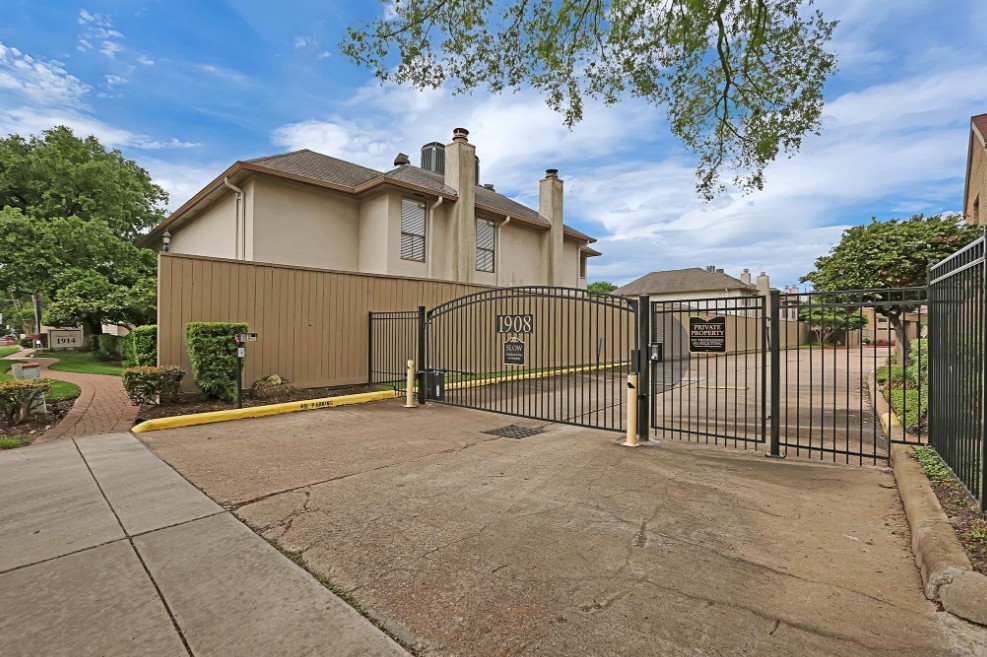 1908 Augusta Drive 7 Property Photo 2