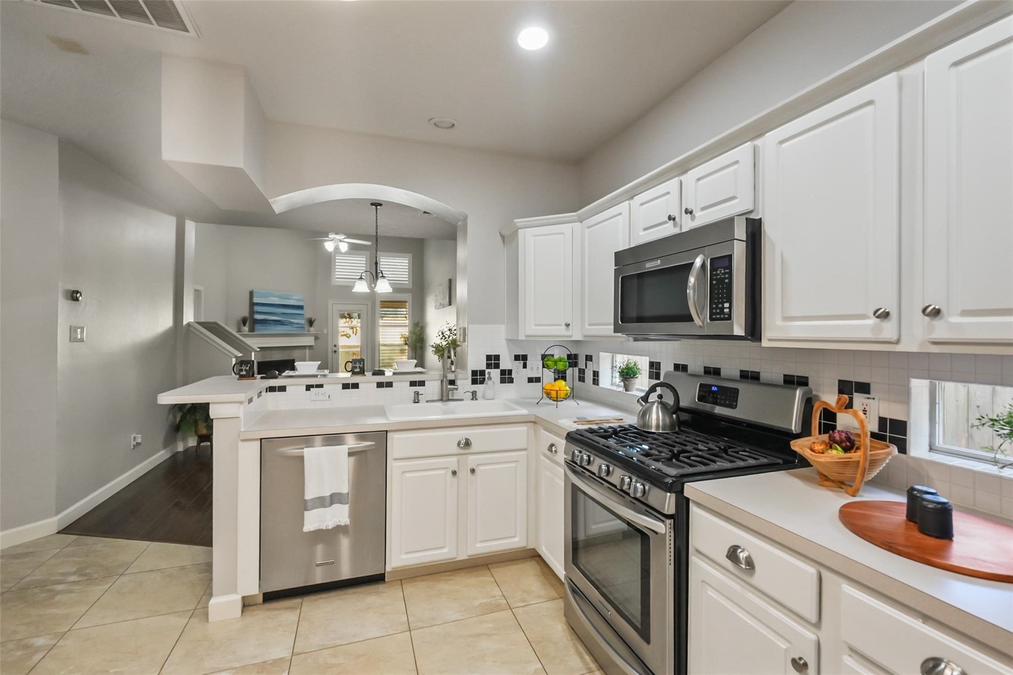 2351 Summit Way Property Photo 4