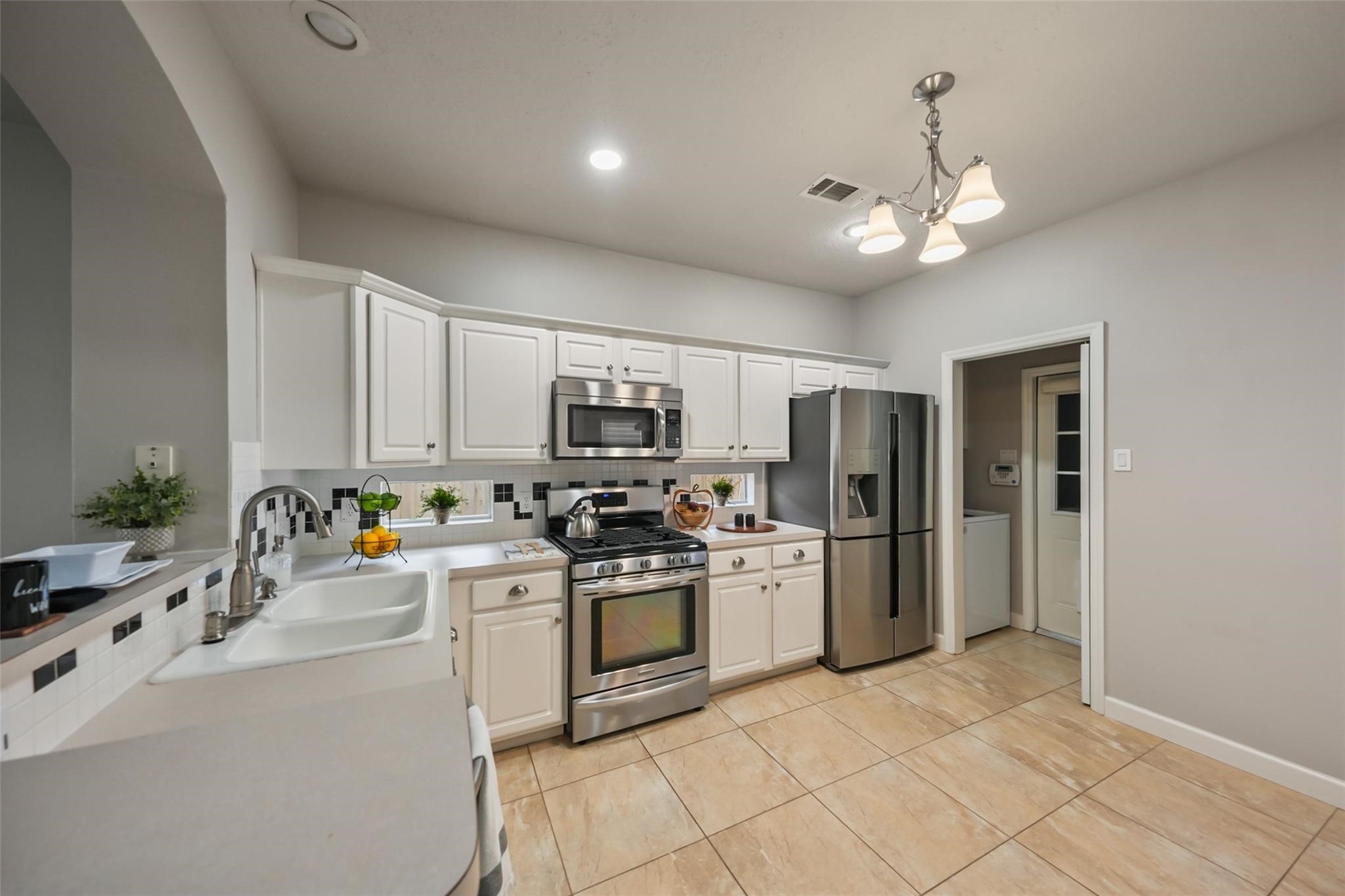 2351 Summit Way Property Photo 5