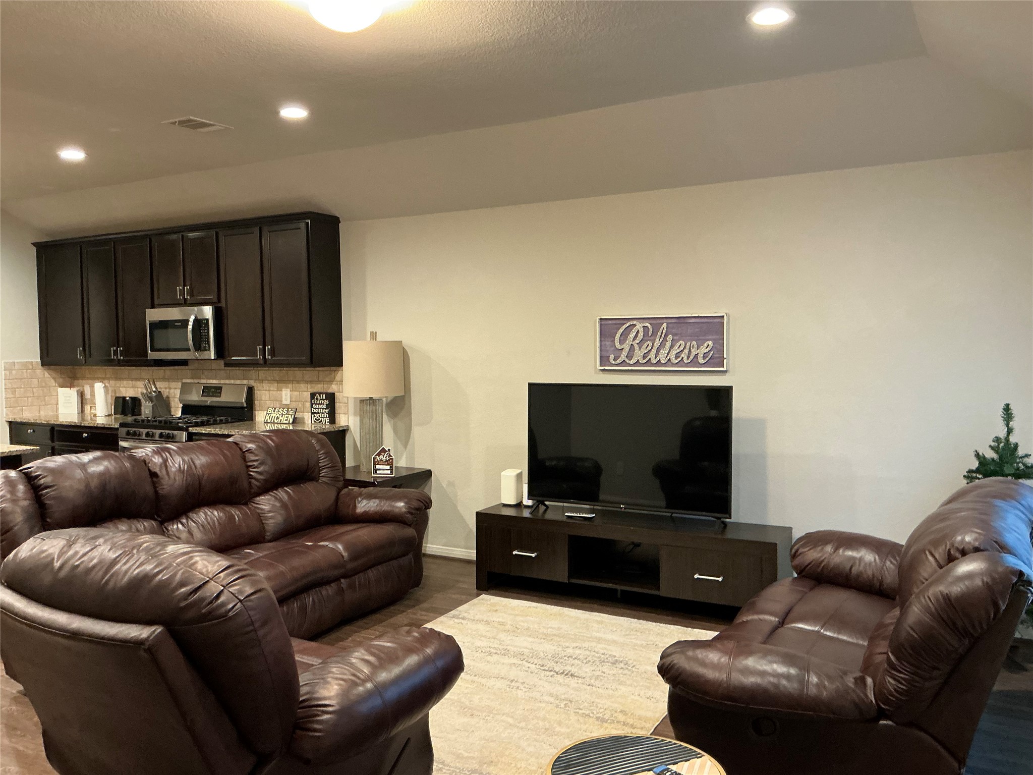 4030 Emperor Valley Lane Property Photo 8