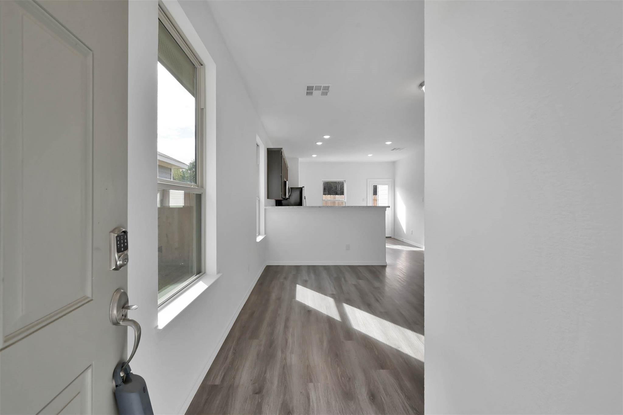 16592 Moss Ln Property Photo 3