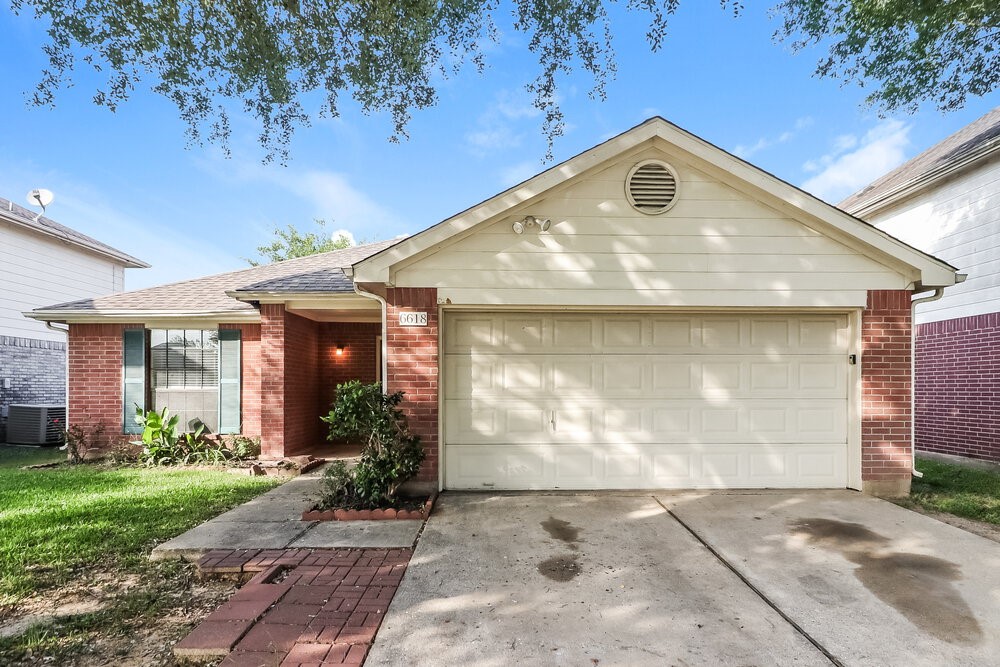 6618 Sutton Meadows Drive Property Photo 1