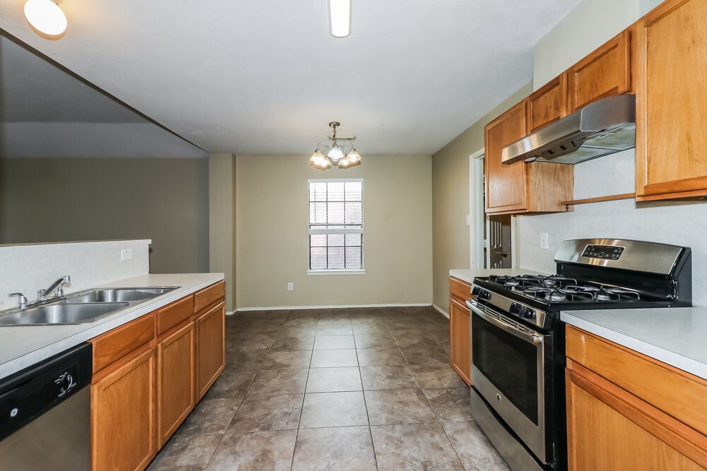 6618 Sutton Meadows Drive Property Photo 8