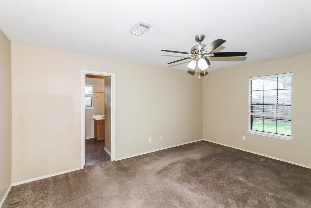 6618 Sutton Meadows Drive Property Photo 9