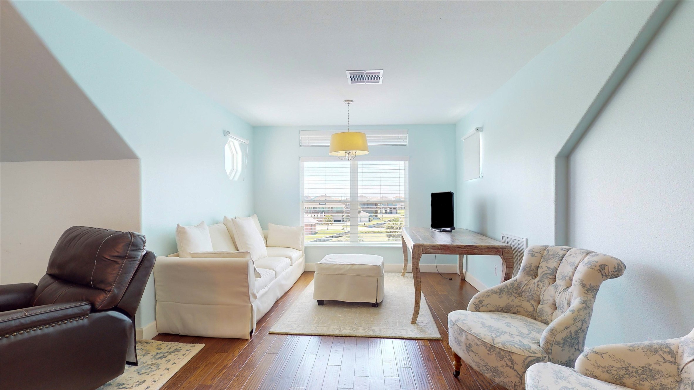 942 Kent Property Photo 41