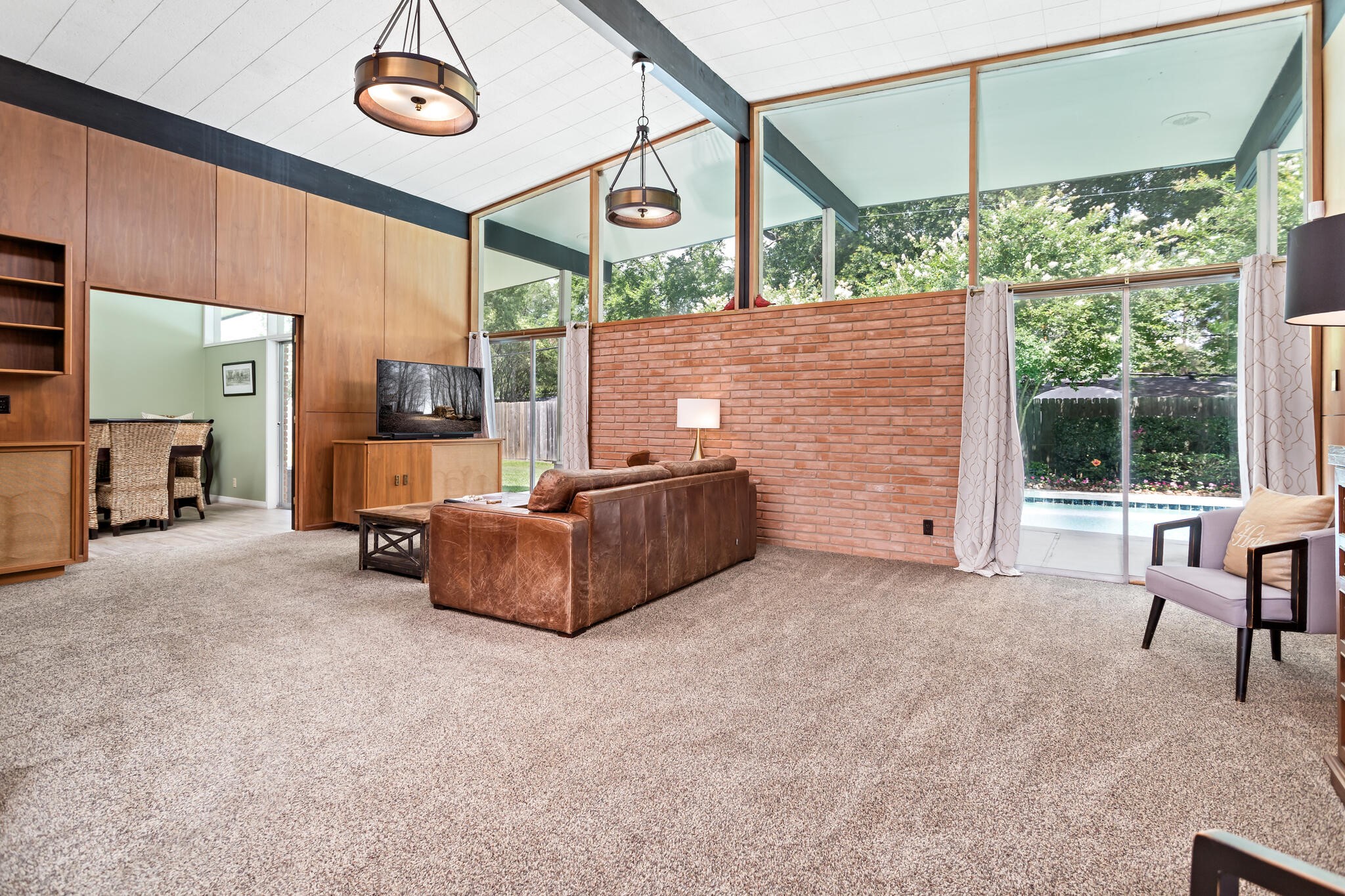 1240 Oakcrest Circle Property Photo 4