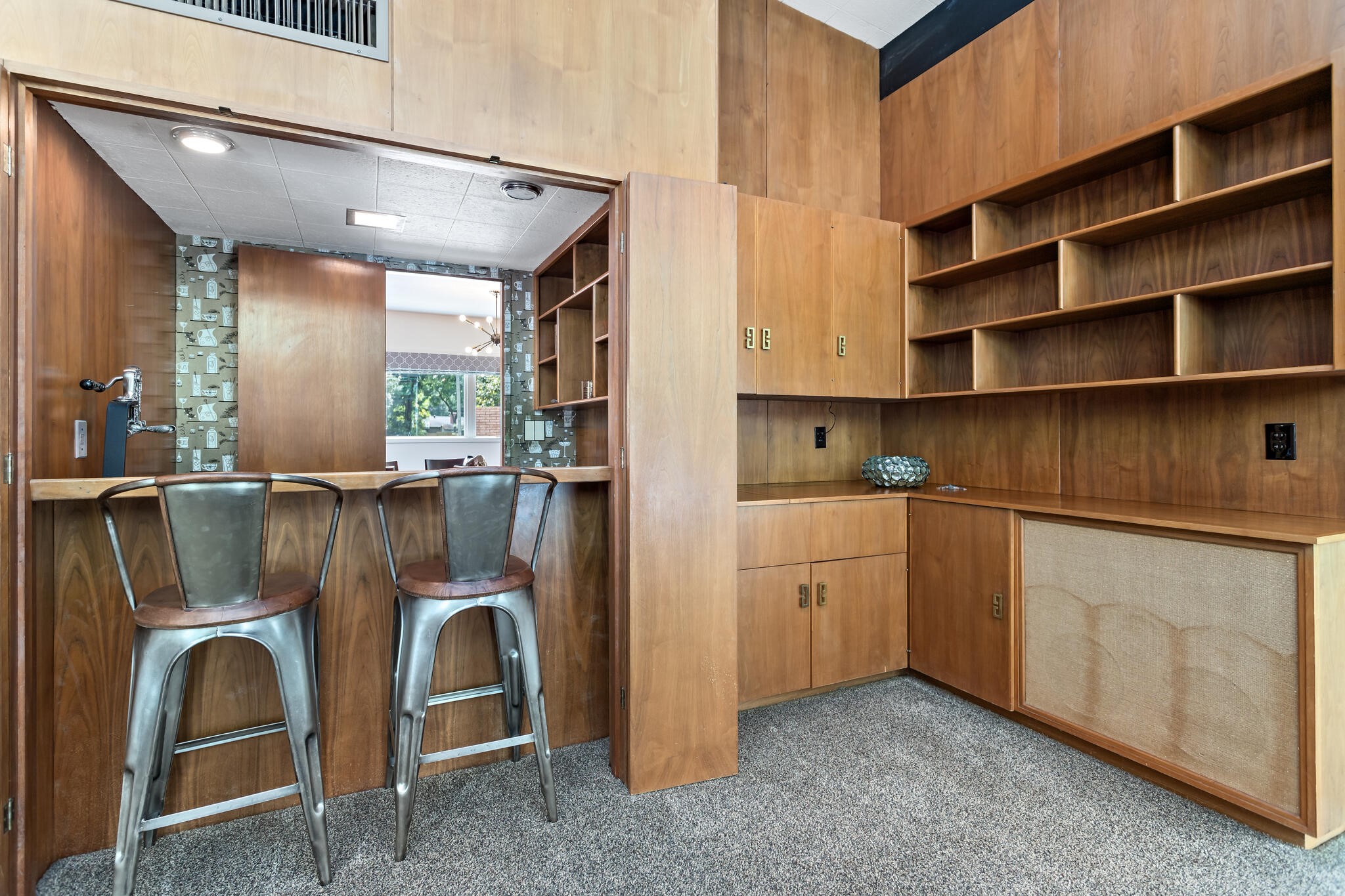 1240 Oakcrest Circle Property Photo 5