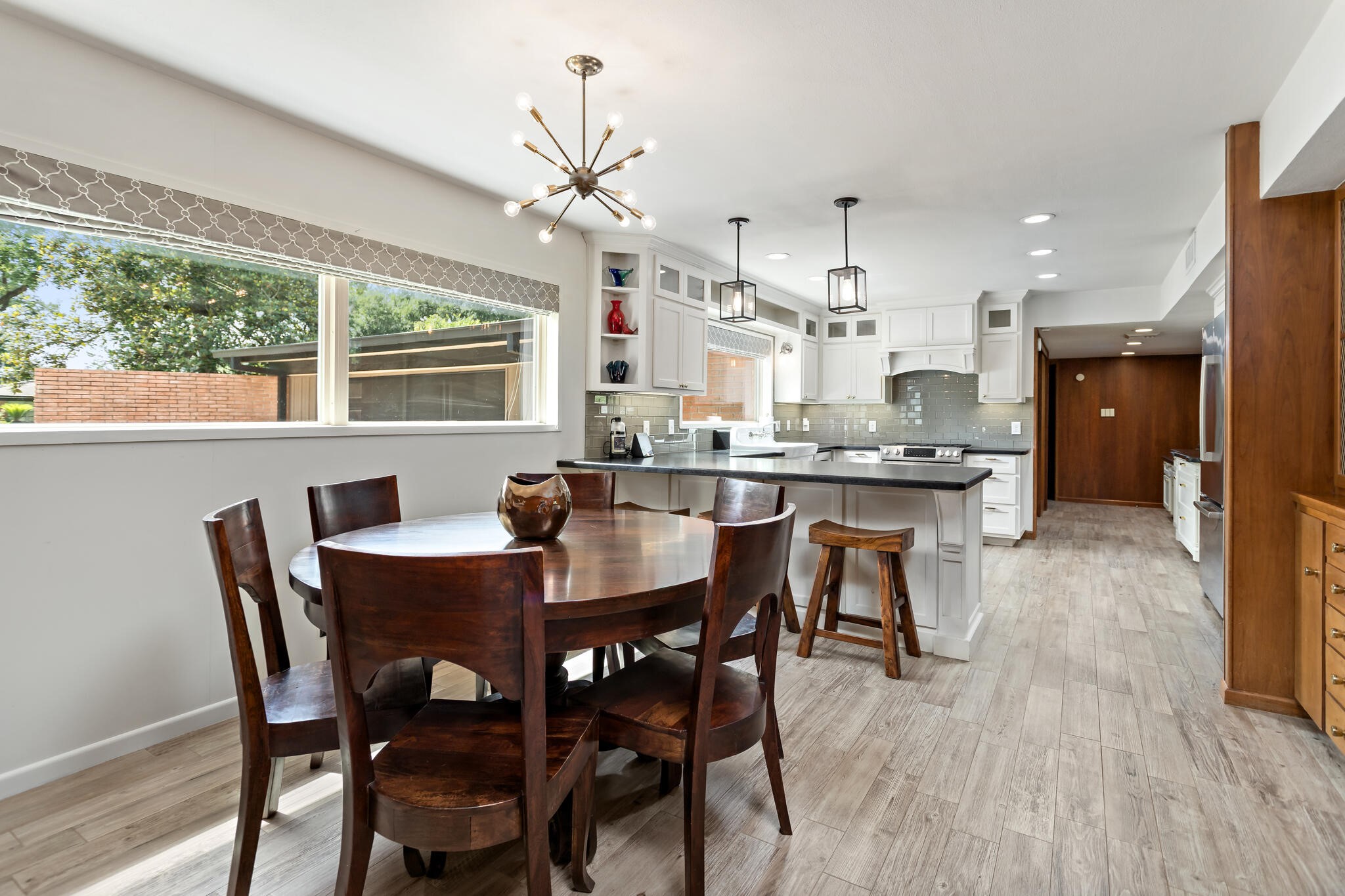 1240 Oakcrest Circle Property Photo 7