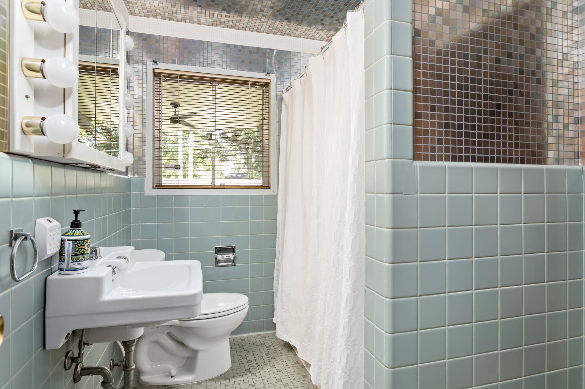 1240 Oakcrest Circle Property Photo 25