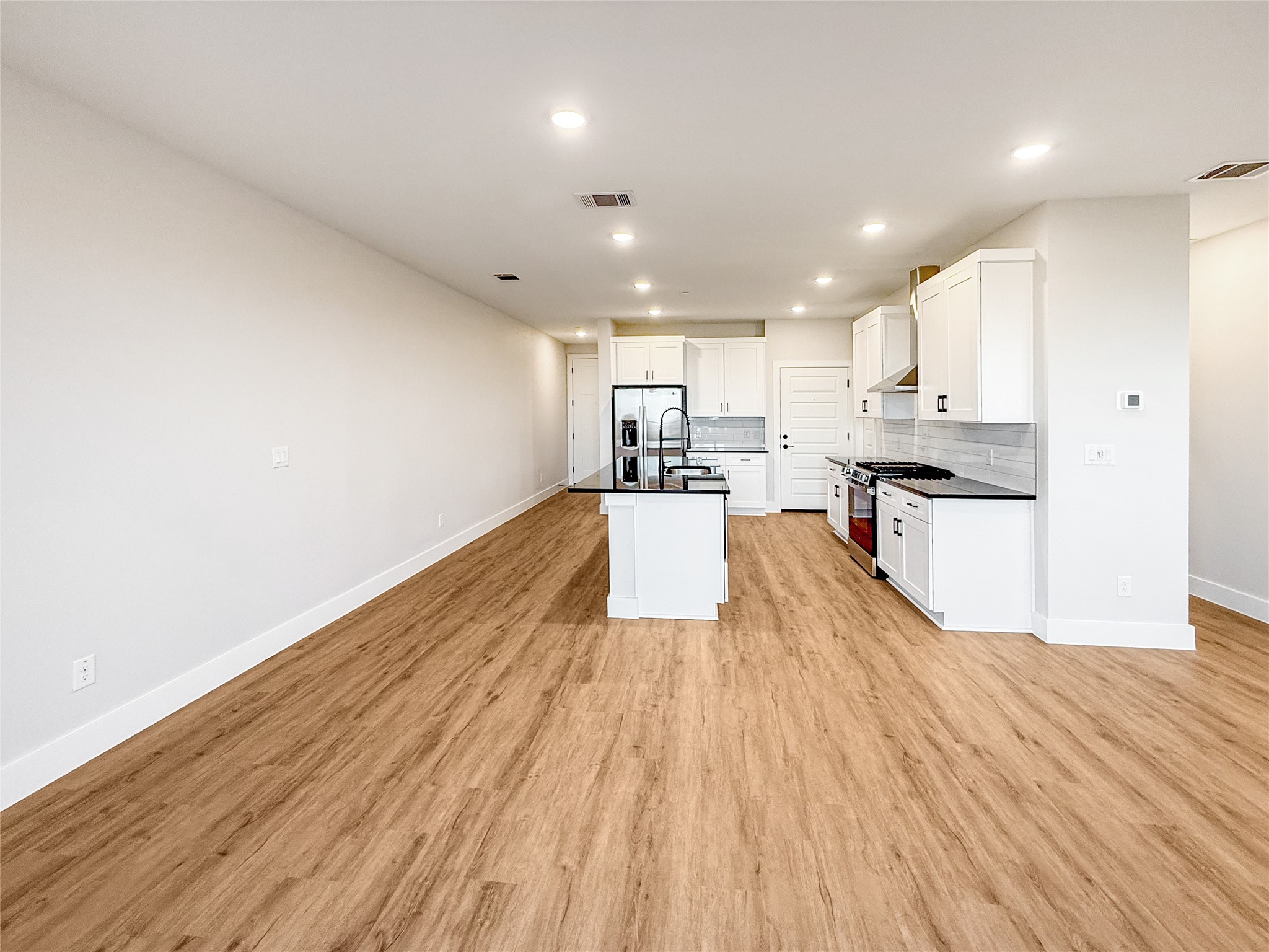 5609 Mobeetie Loop Property Photo 4