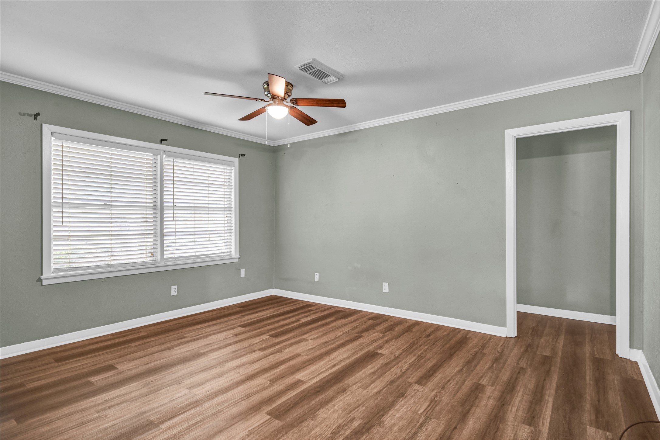 1100 Meadowlane Street Property Photo 2