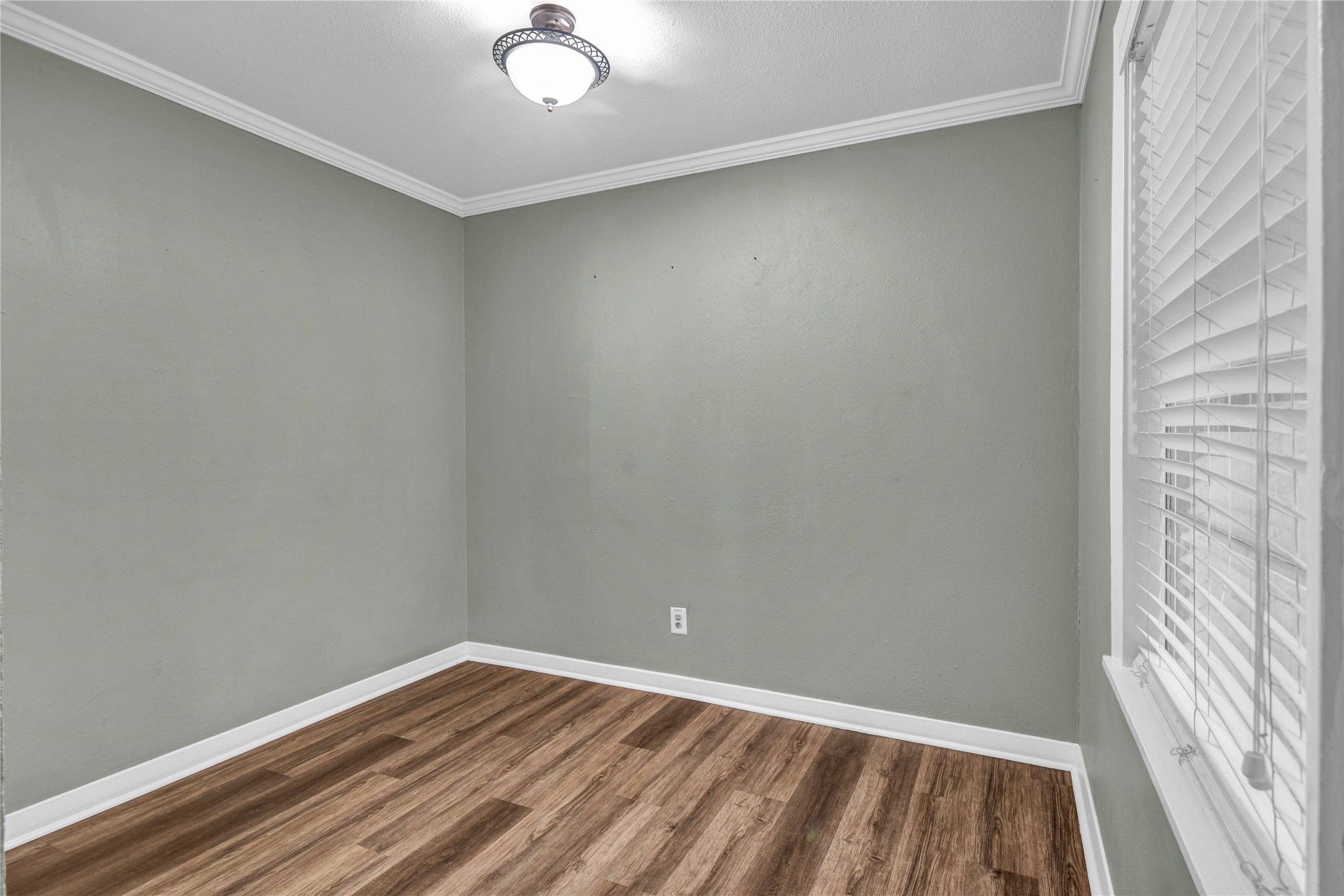 1100 Meadowlane Street Property Photo 3