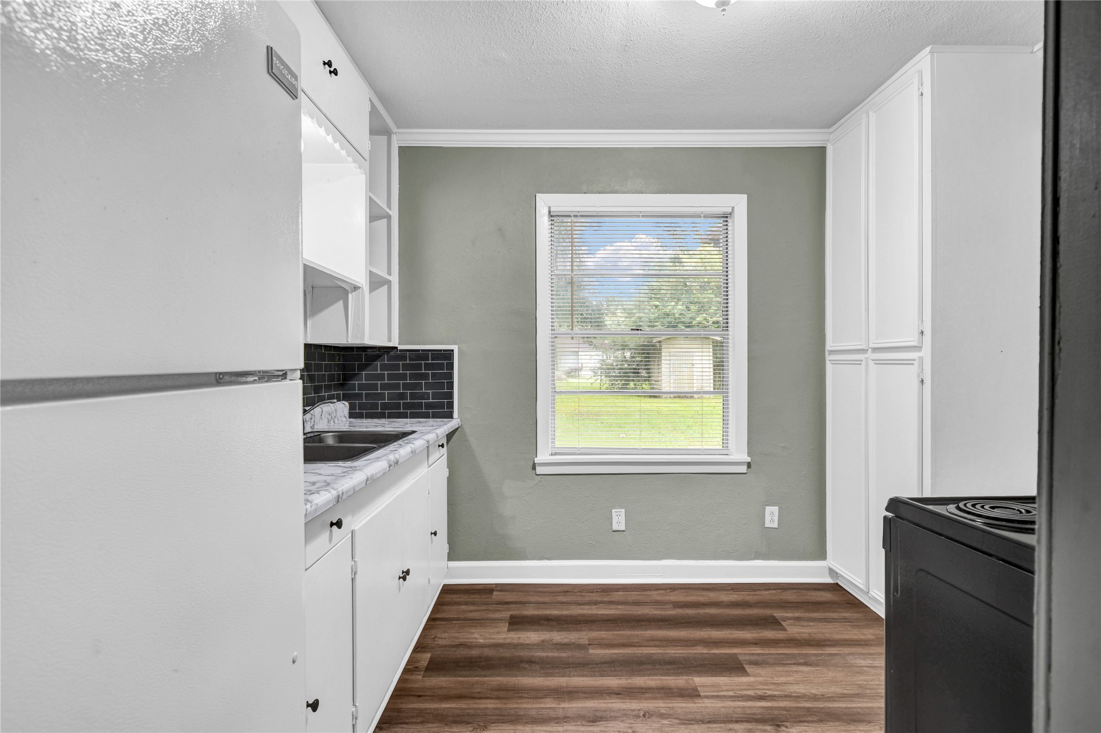 1100 Meadowlane Street Property Photo 4