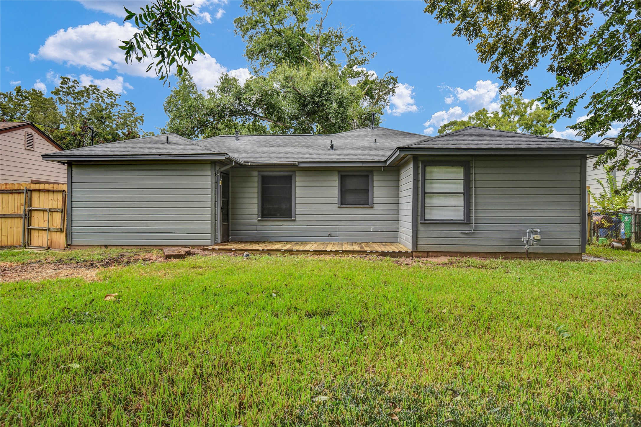1100 Meadowlane Street Property Photo 18
