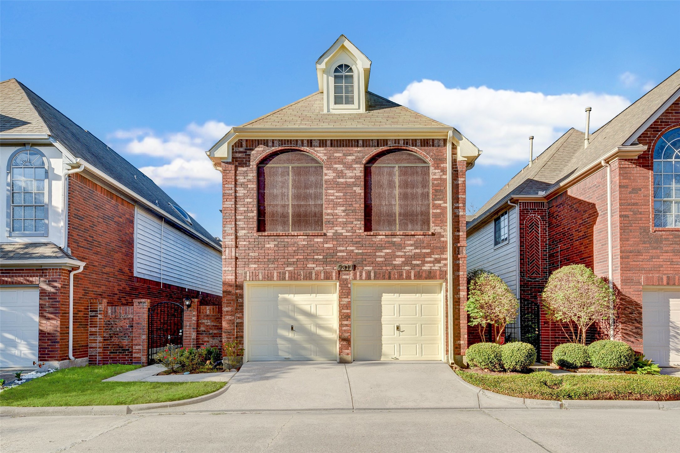 5811 White Hart Run Property Photo 1