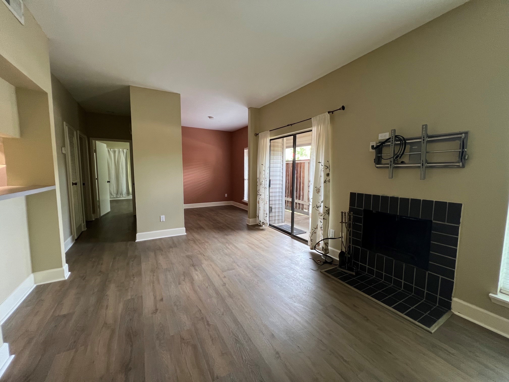 2025 Augusta Drive 807 Property Photo 4