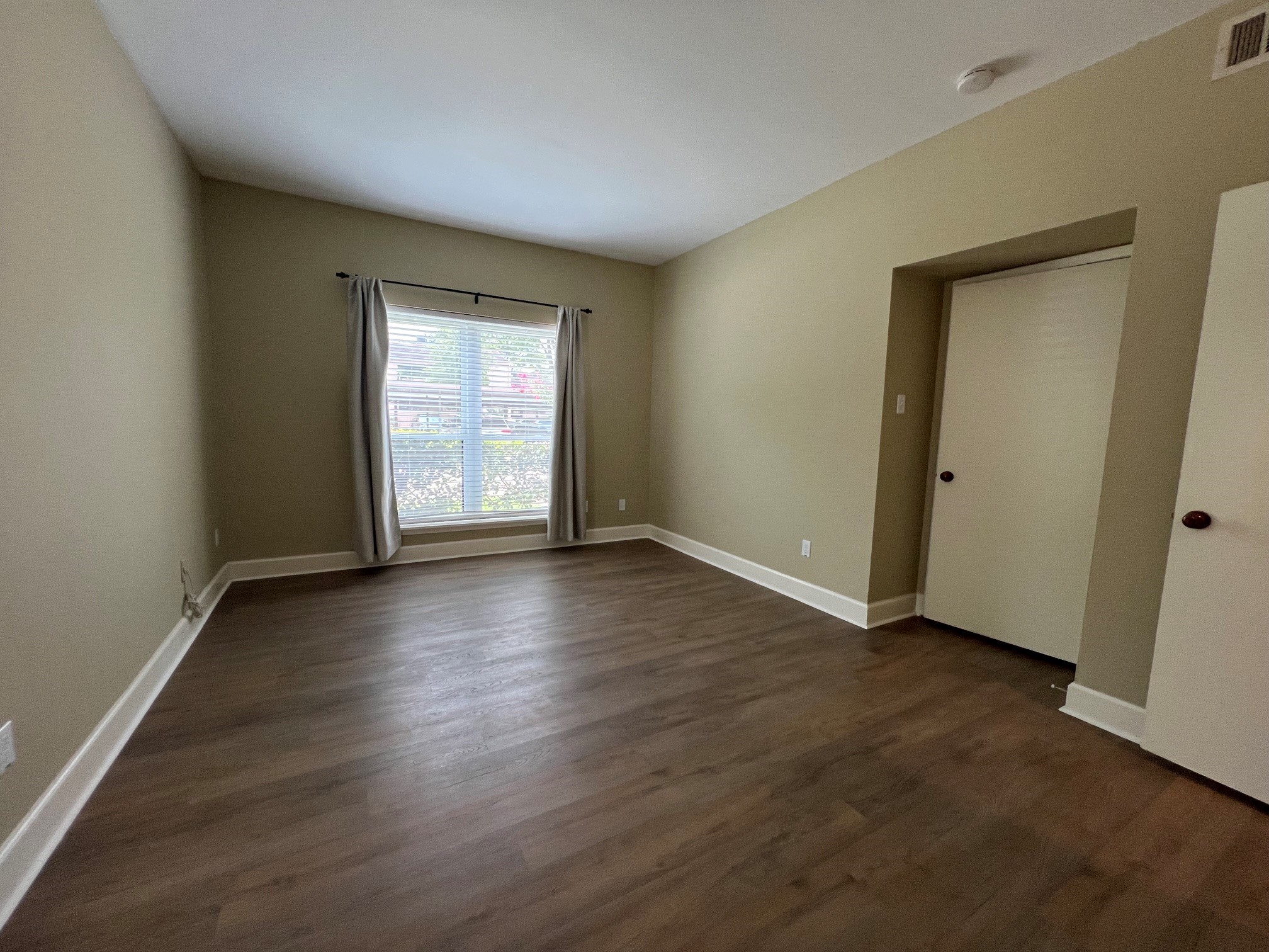 2025 Augusta Drive 807 Property Photo 12