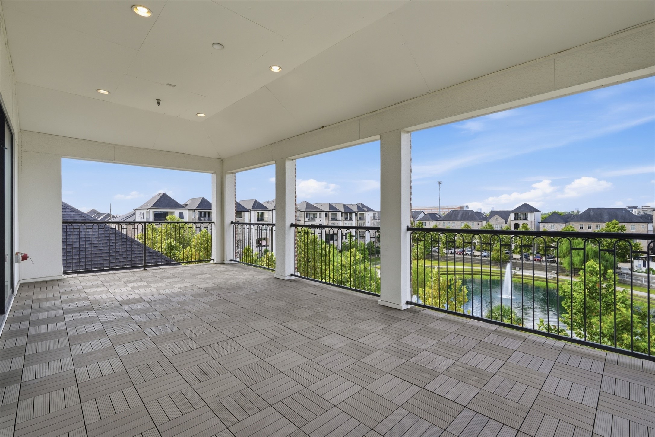 6022 Cottage Grove Lake Drive Property Photo 4
