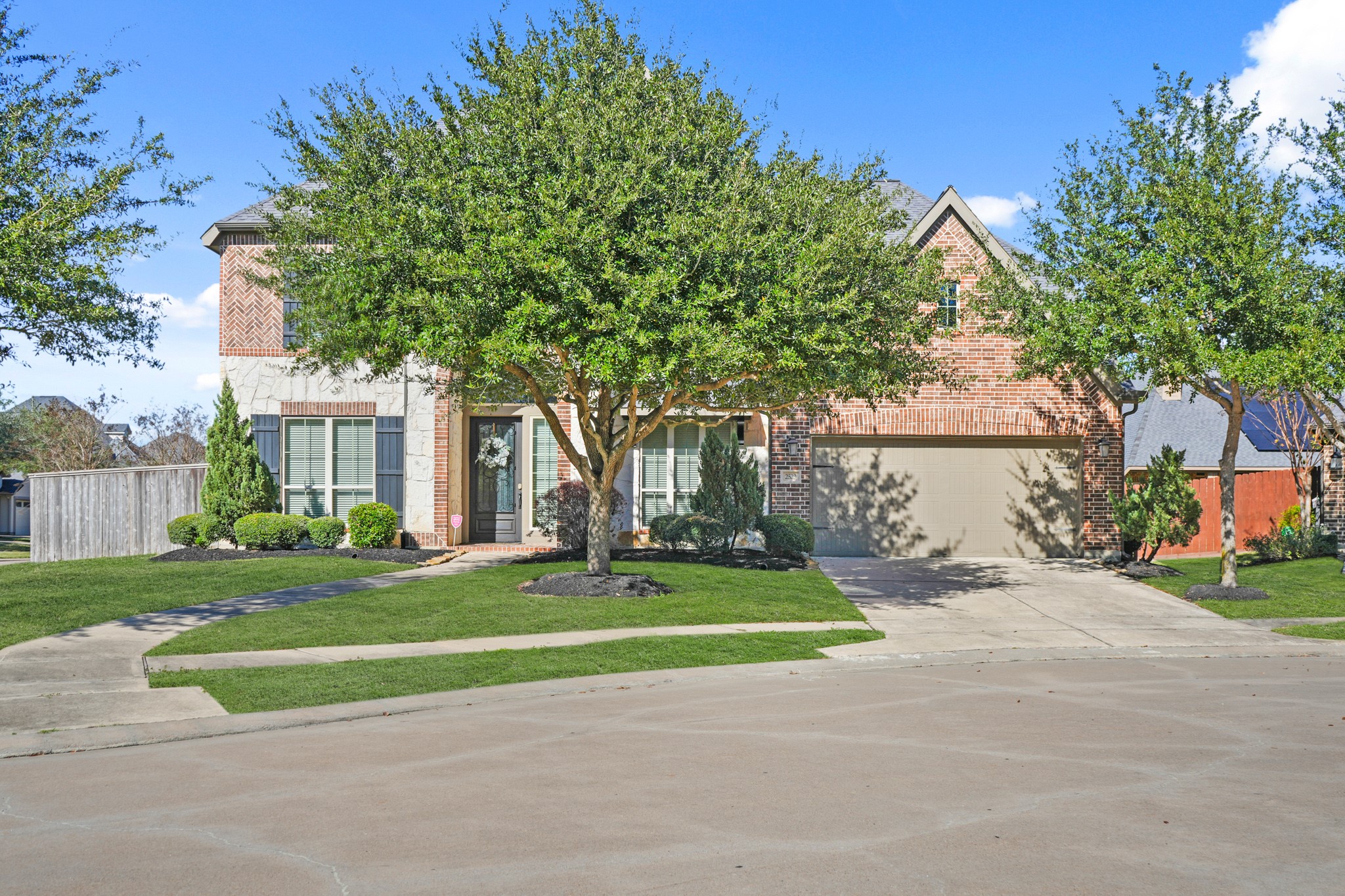 2523 Crossvine Drive Property Photo 2