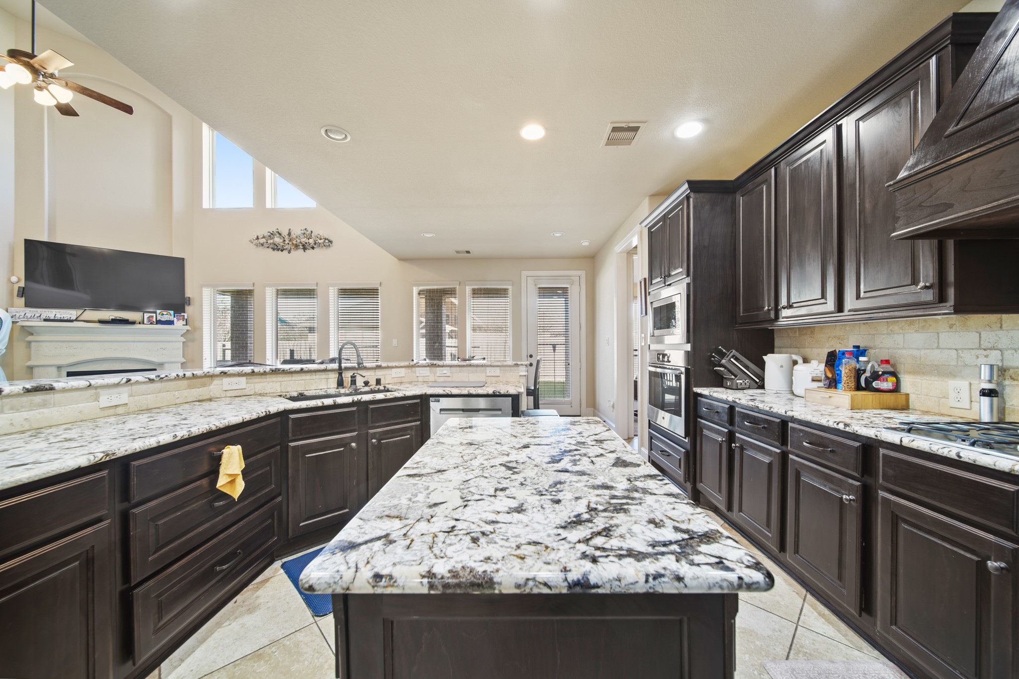2523 Crossvine Drive Property Photo 7