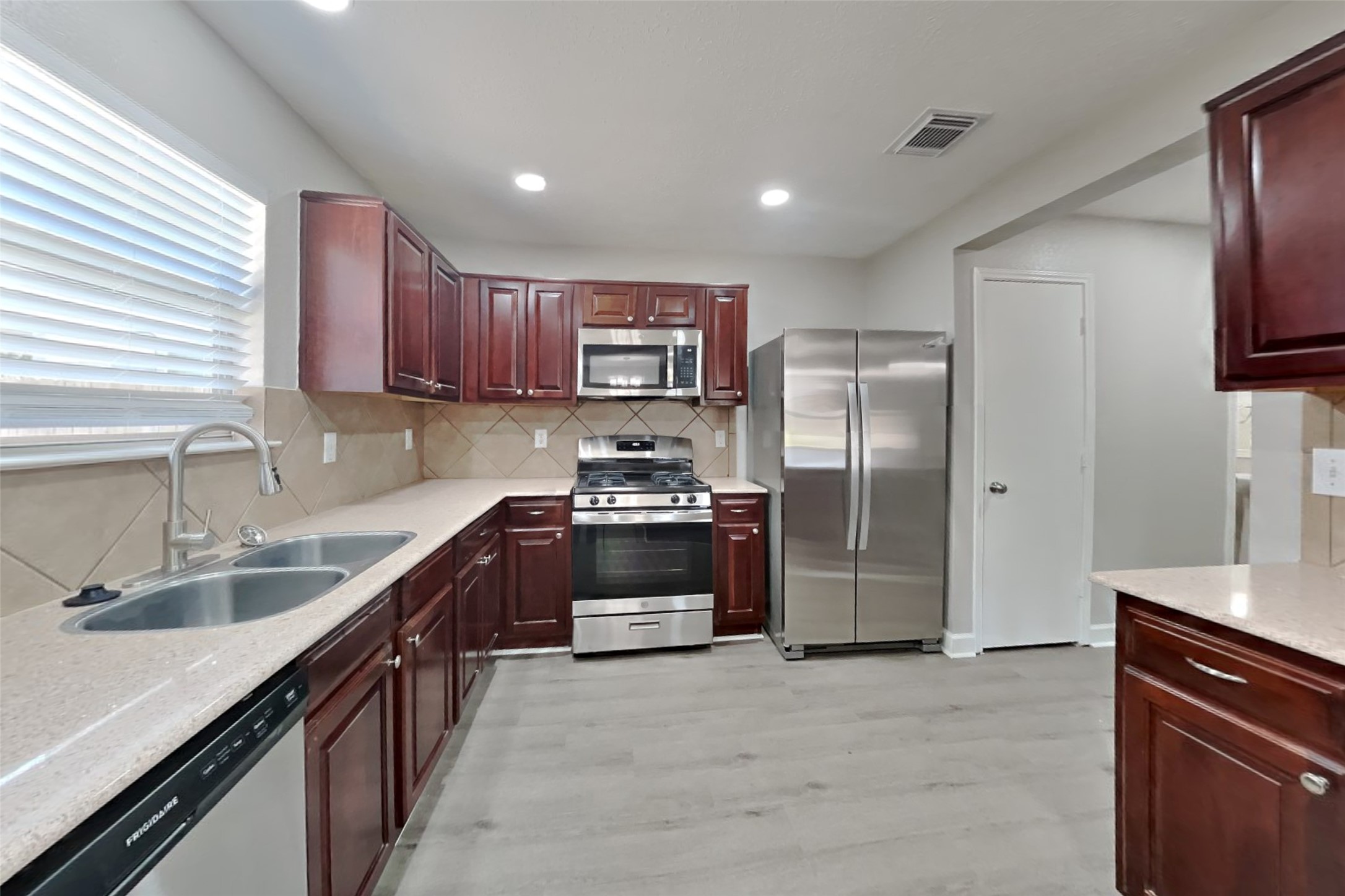 7718 Balsam Crossing Lane Property Photo 4