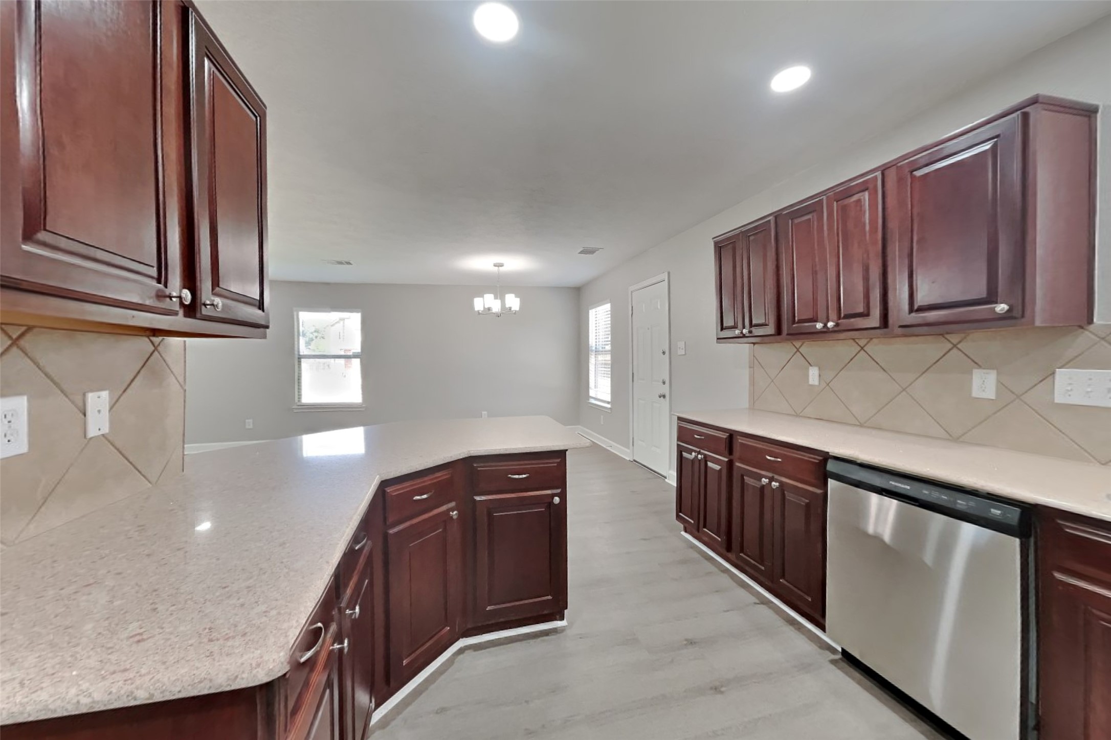 7718 Balsam Crossing Lane Property Photo 5