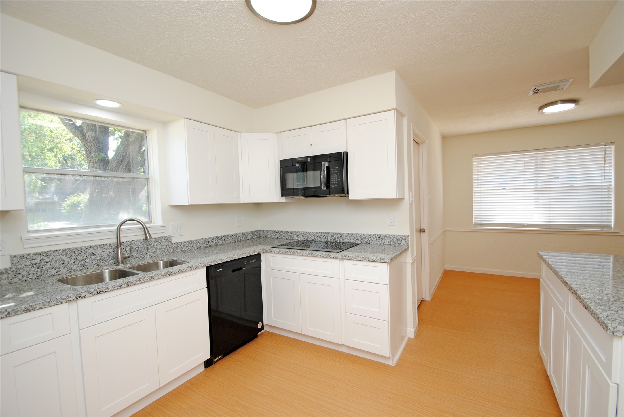 6103 Portal Drive Property Photo 7