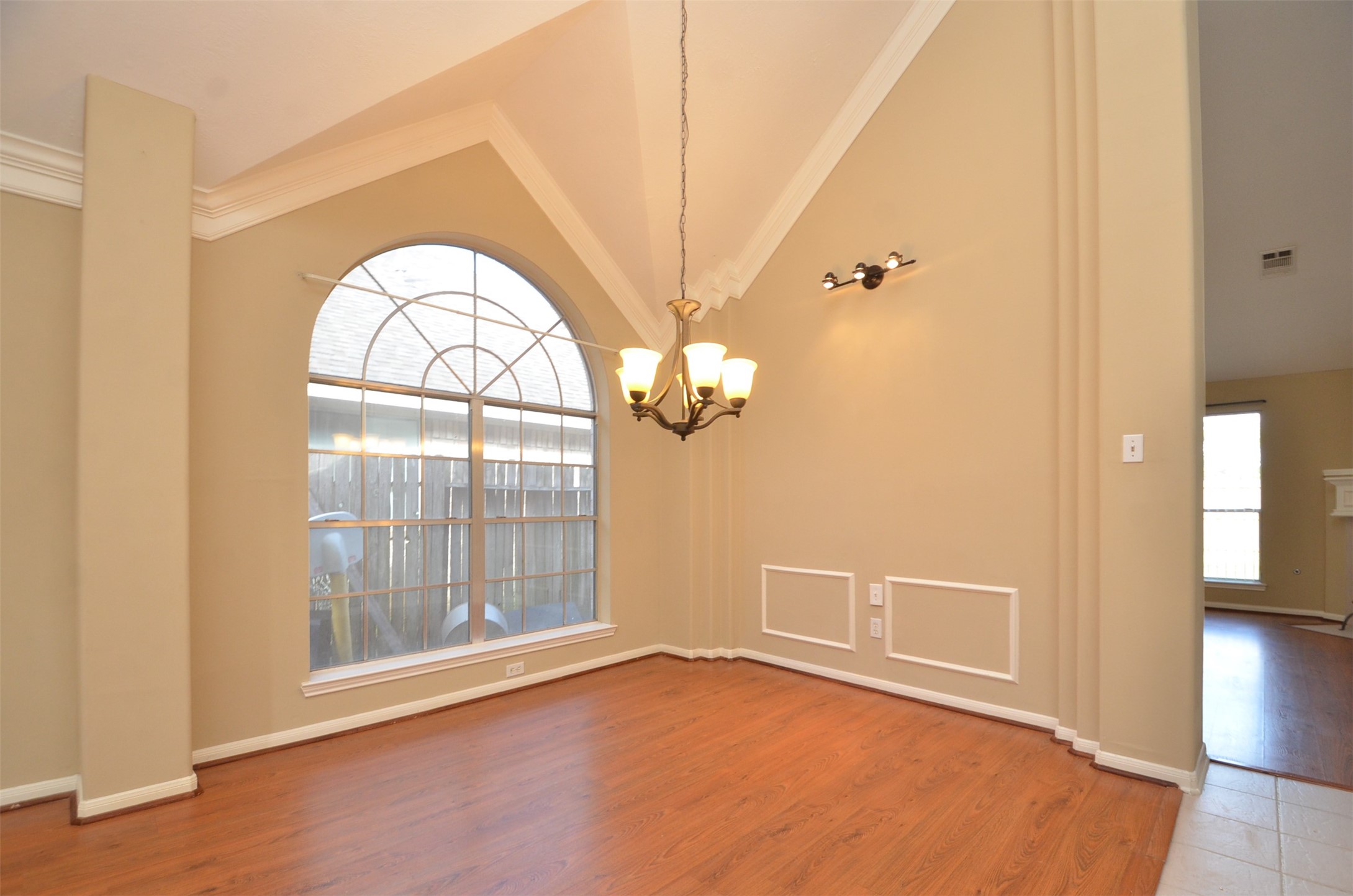 4823 Knights Branch Drive N Property Photo 10