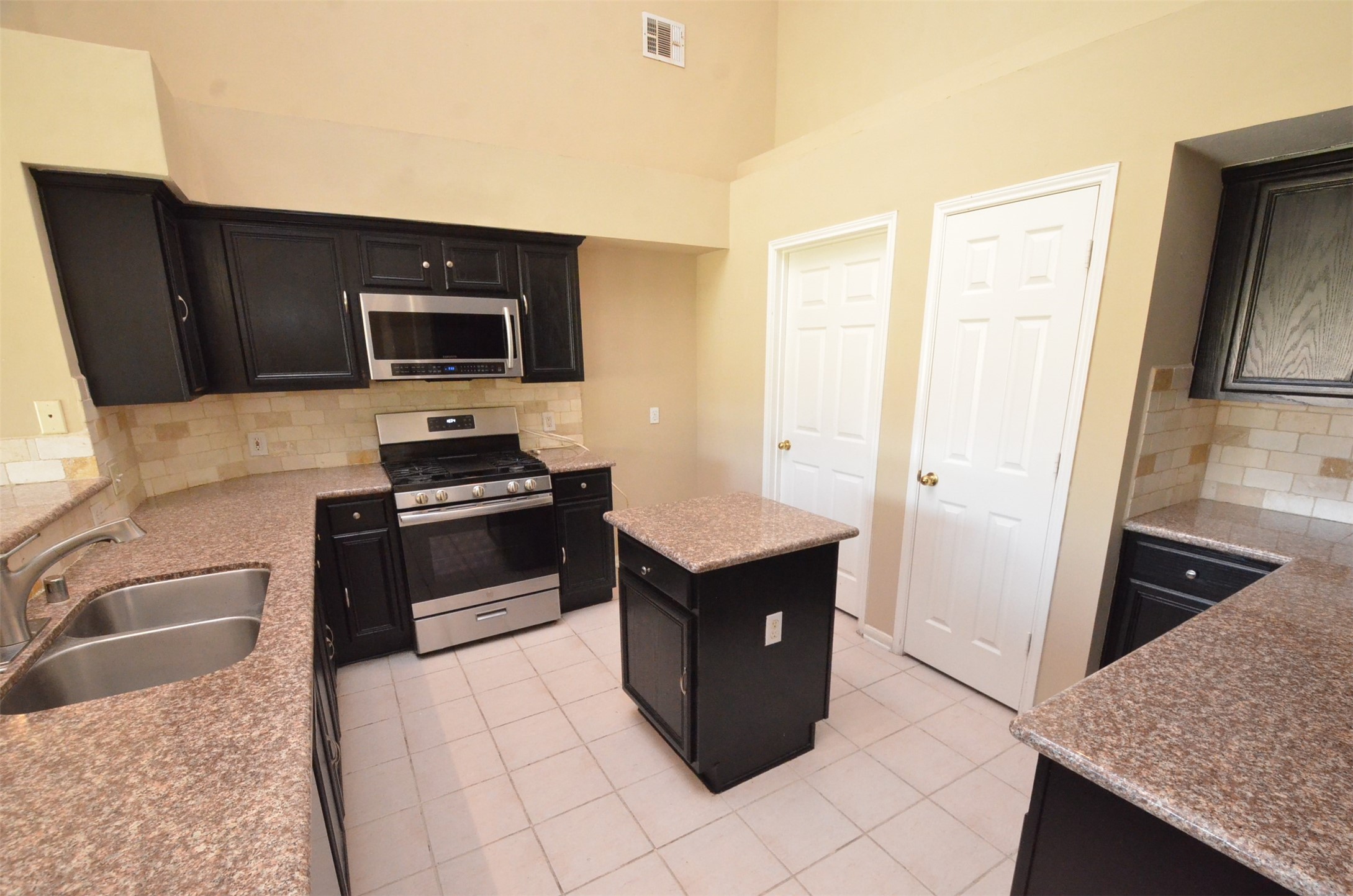 4823 Knights Branch Drive N Property Photo 26